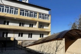 2-к. квартира, 77 м², 2/3 эт.